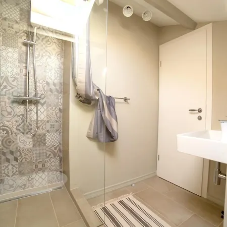 Villa With 3 Bedrooms In Mrgani With Private Pool Enclosed Garden And Wifi 17 Km From The Beach Вилла Mrgani